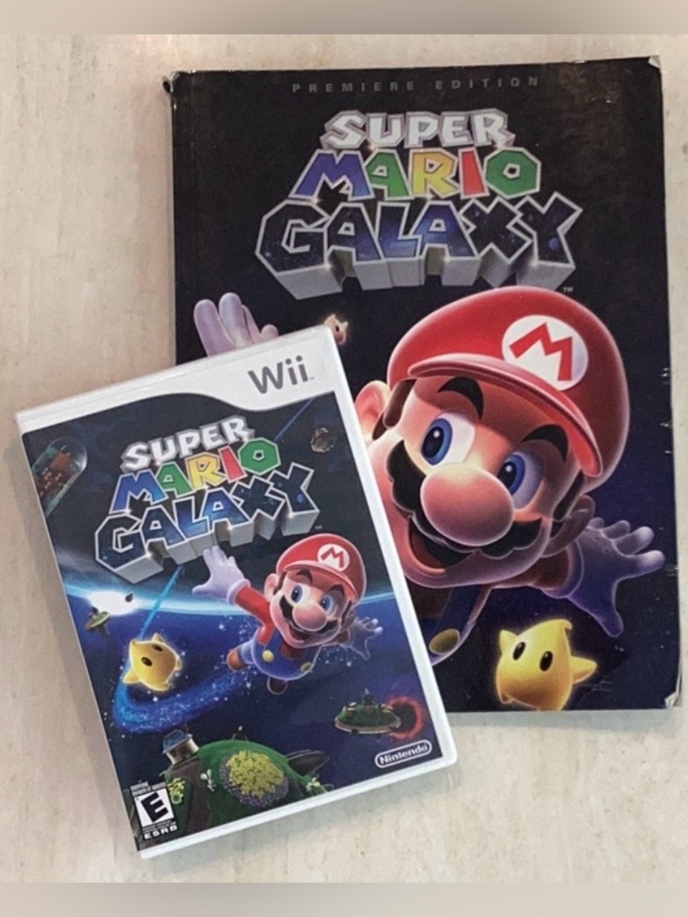 Super Mario Galaxy Nintendo Wii Game & Official Strategy Guide CIB Lot Of 2